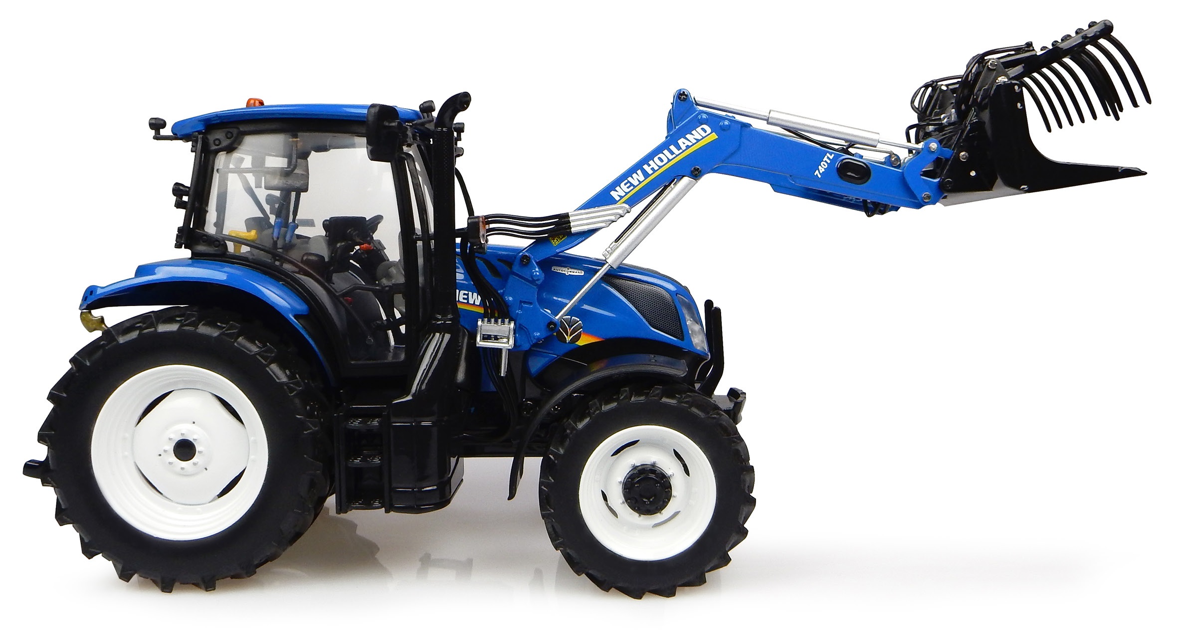 New Holland T6.145 met 740TL voorlader